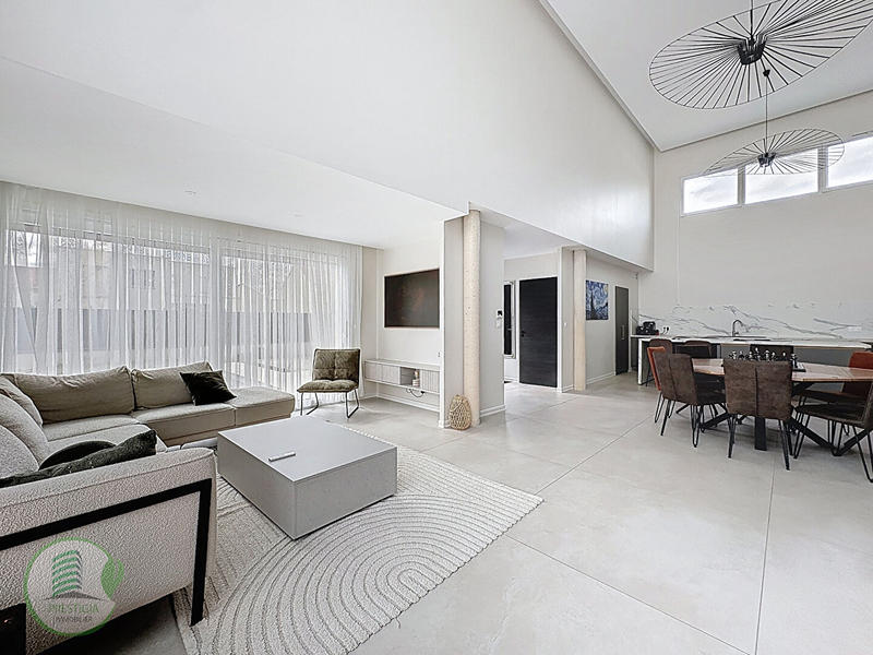 Maison - 187 m² - 7 pièces