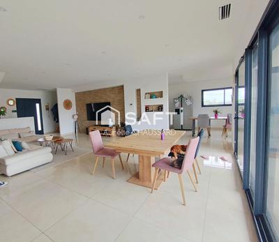 Maison - 159 m² - 5 pièces