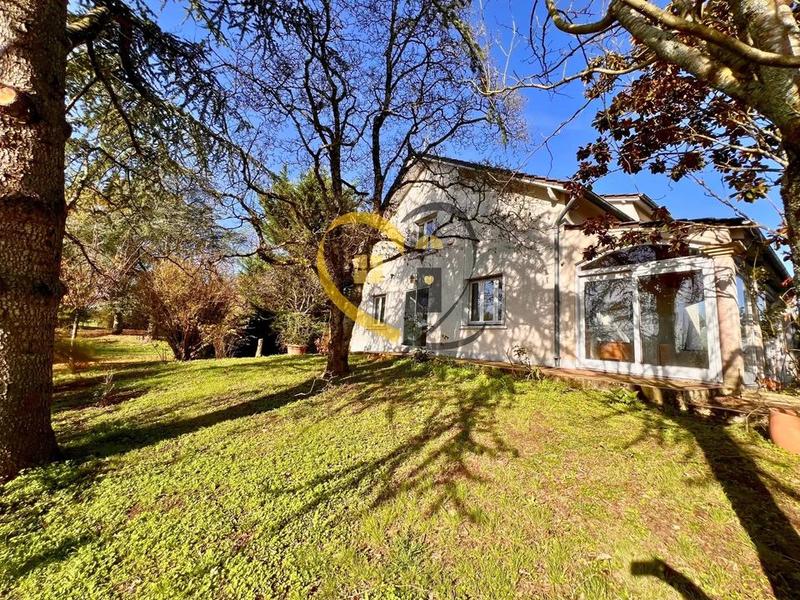 Maison - 205 m² - 8 pièces