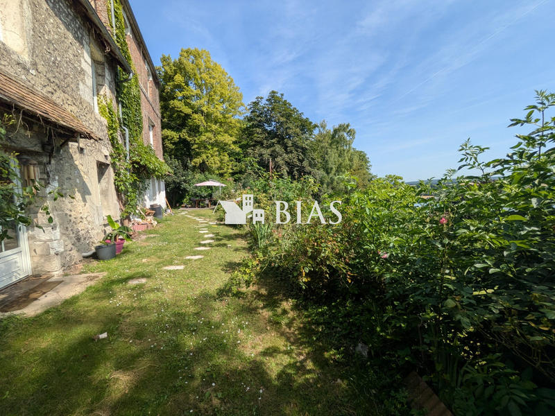 Maison - 246 m² - 9 pièces