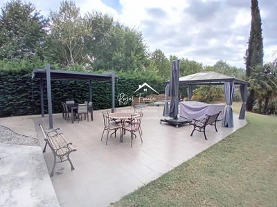 Maison traditionnelle - 296 m² - 12 pièces