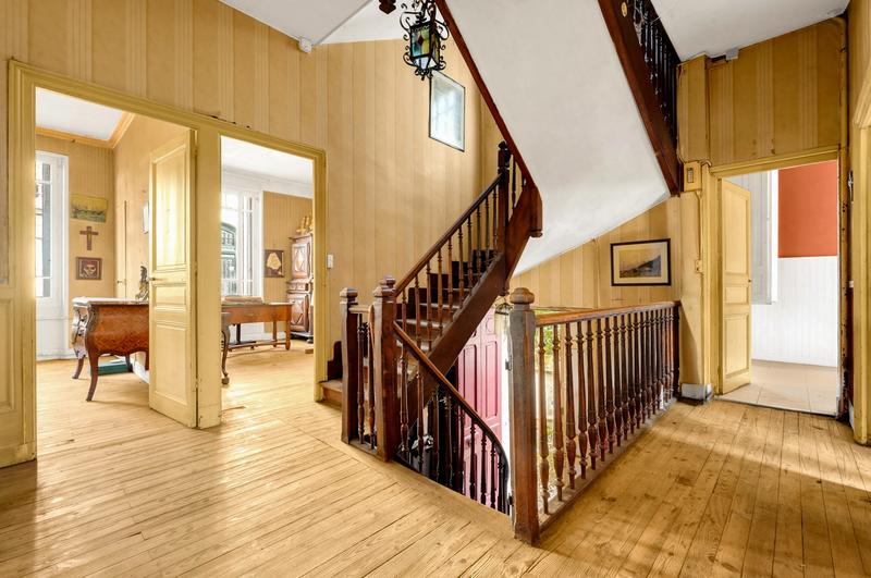 Maison - 276 m² - 10 pièces