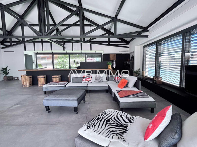 Villa - 415 m² - 6 pièces