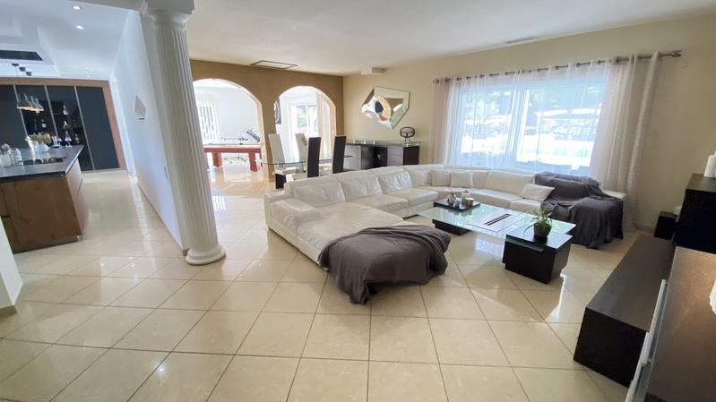 Propriété - 245 m² - 7 pièces