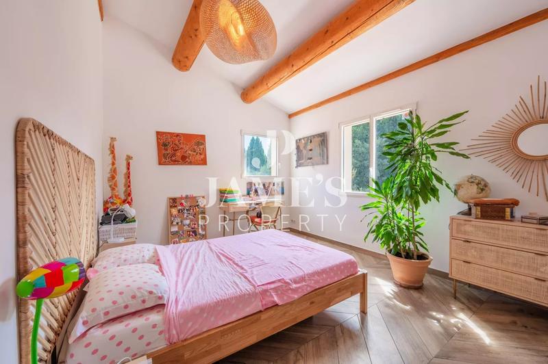 Maison - 198 m² - 5 pièces