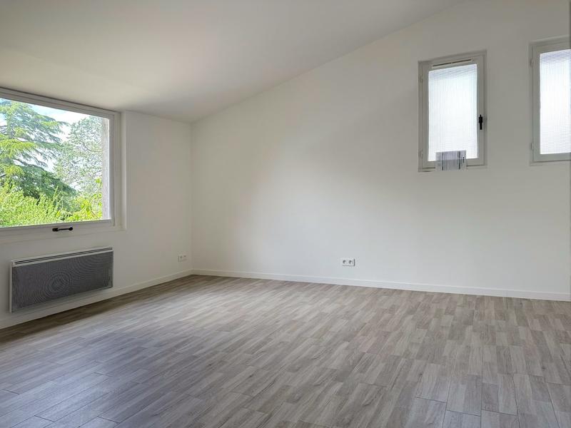 Maison - 303 m² - 12 pièces