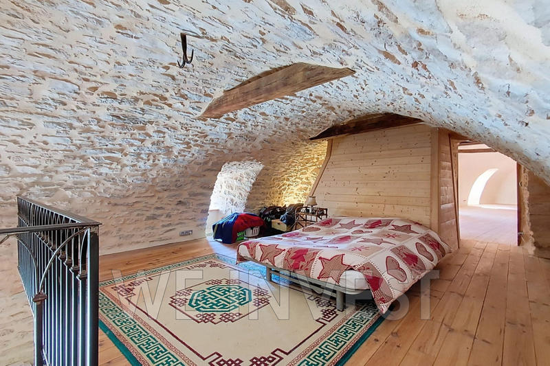 Propriété - 475 m²