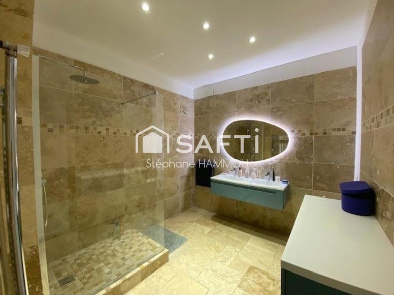 Maison - 244 m² - 9 pièces