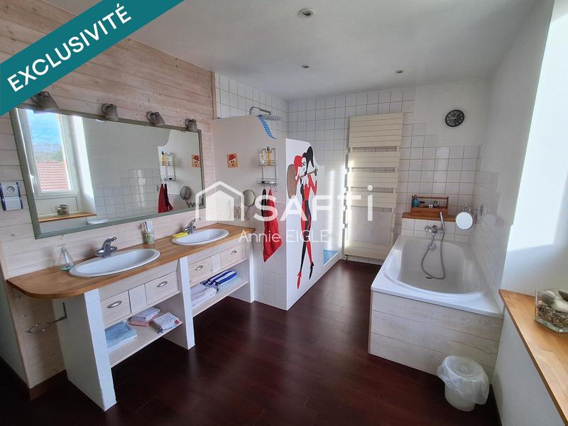 Maison - 250 m² - 7 pièces