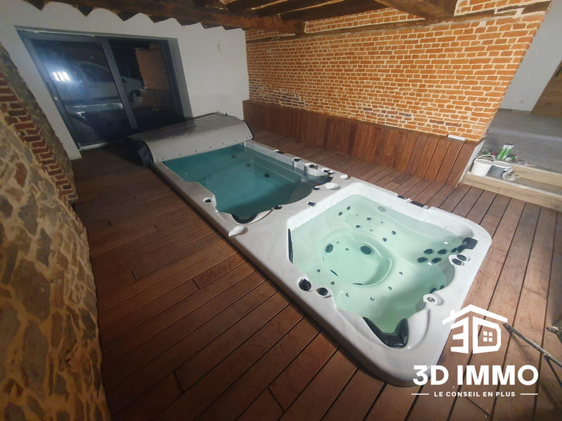 Maison - 305 m² - 7 pièces