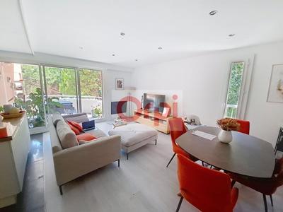 Appartement - 90 m² - 4 pièces