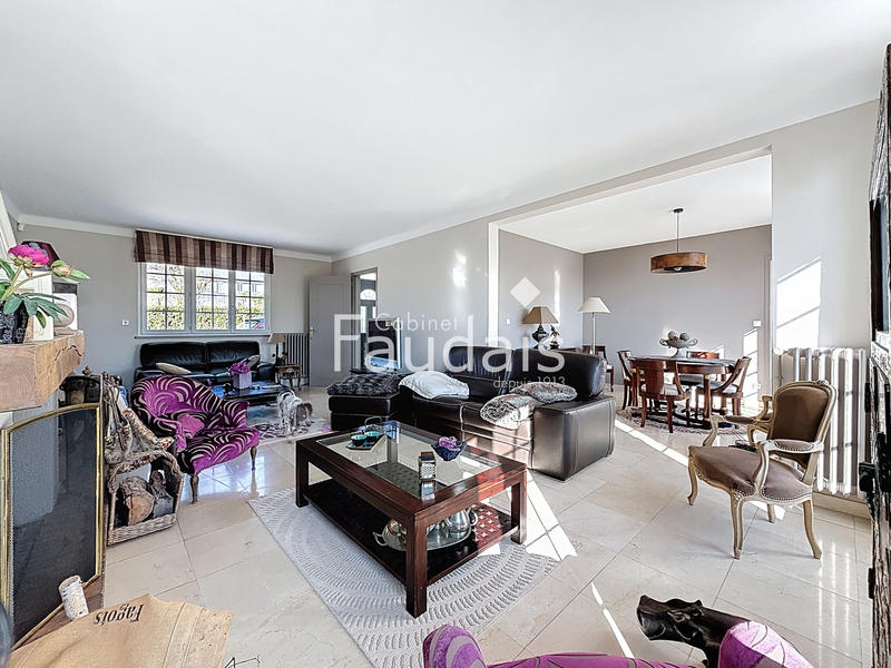 Maison - 170 m² - 9 pièces