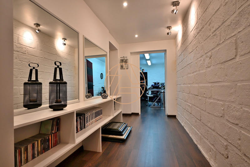 Loft - 202 m² - 8 pièces