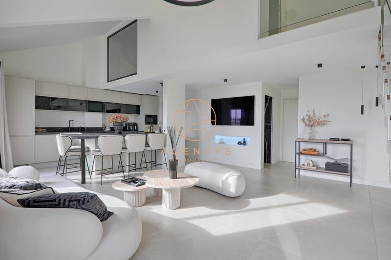 Appartement - 99 m² - 5 pièces