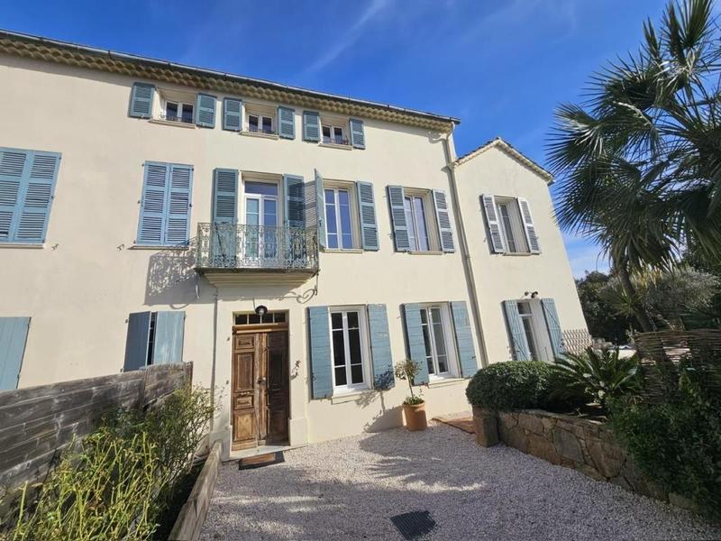 Maison - 141 m² - 6 pièces