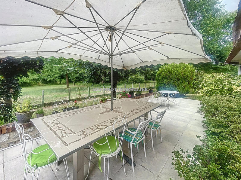 Villa - 240 m² - 8 pièces