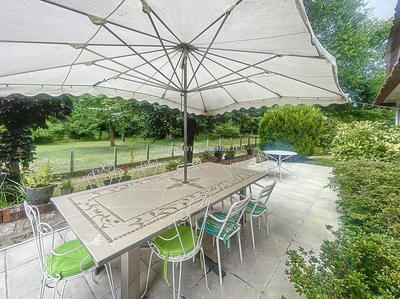 Villa - 240 m² - 8 pièces