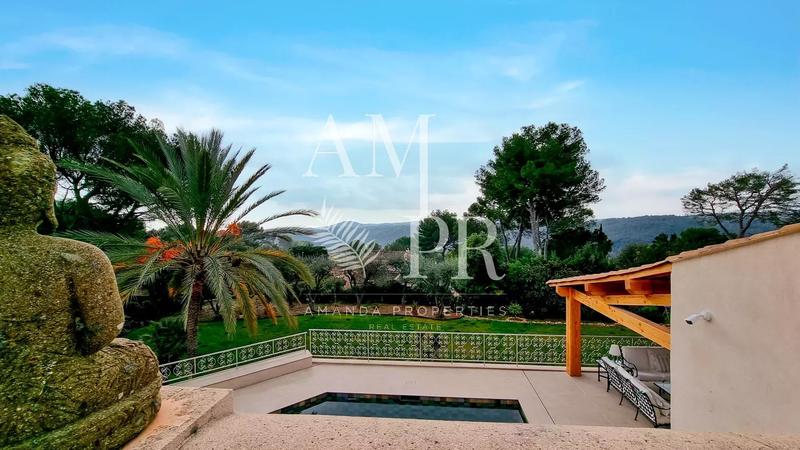 Villa - 555 m² - 10 pièces
