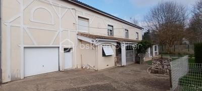 Maison - 230 m² - 11 pièces