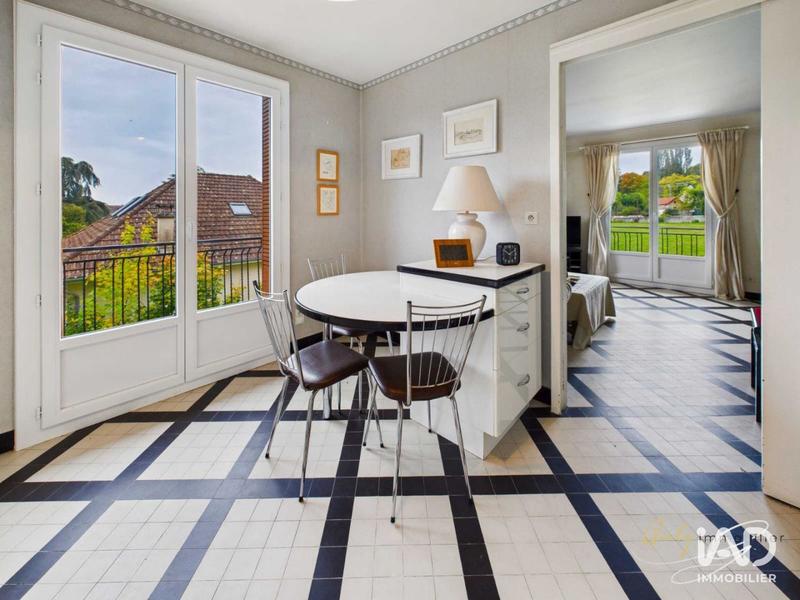 Maison - 207 m² - 7 pièces