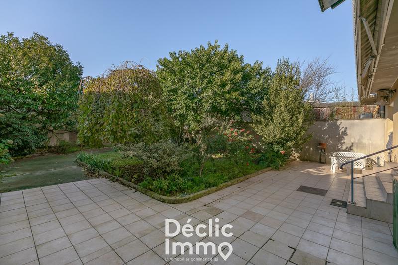 Maison - 370 m² - 9 pièces