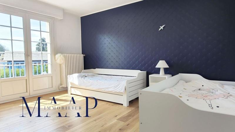 Demeure - 303 m² - 11 pièces