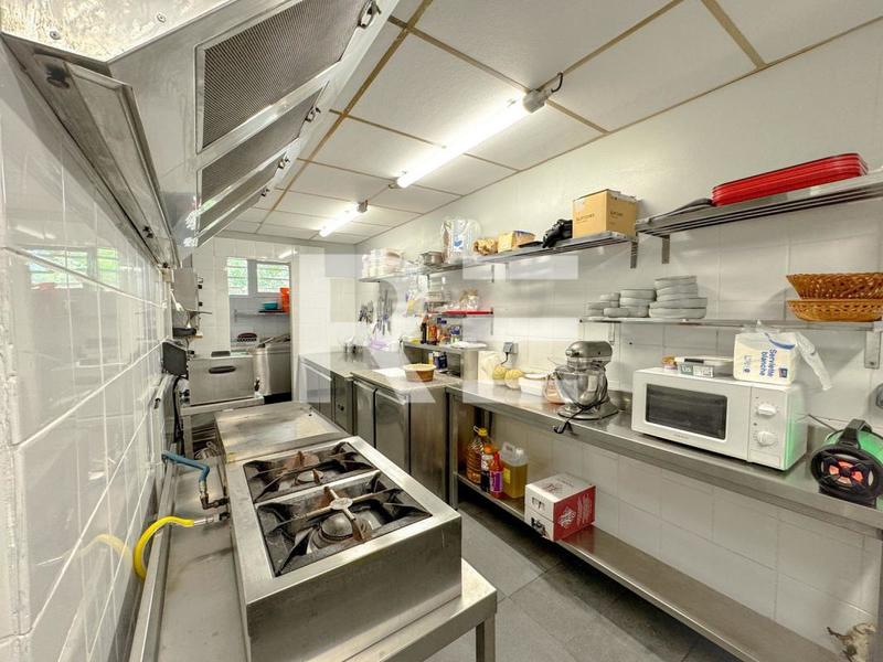 Local commercial - 109 m² - 6 pièces