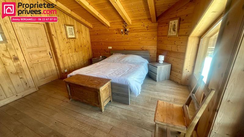 Maison - 239 m² - 8 pièces