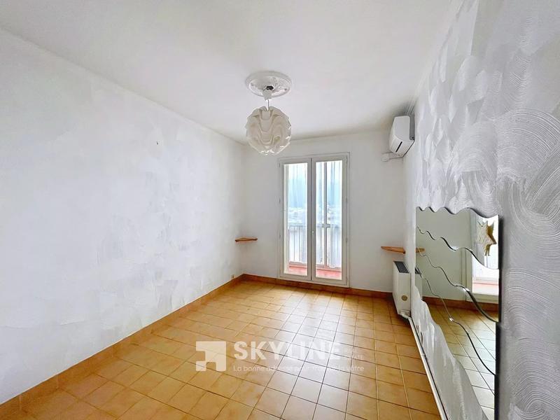 Appartement - 80 m² - 5 pièces