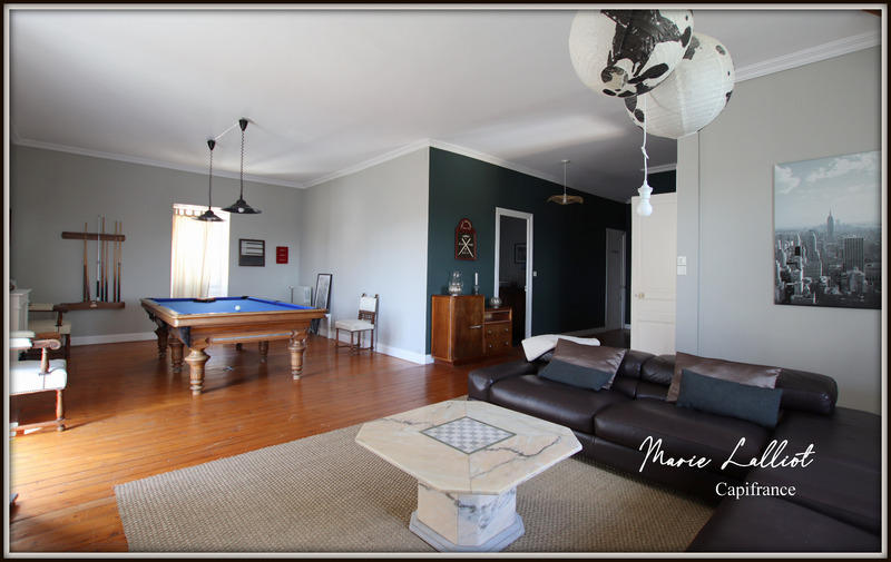 Maison - 370 m² - 11 pièces