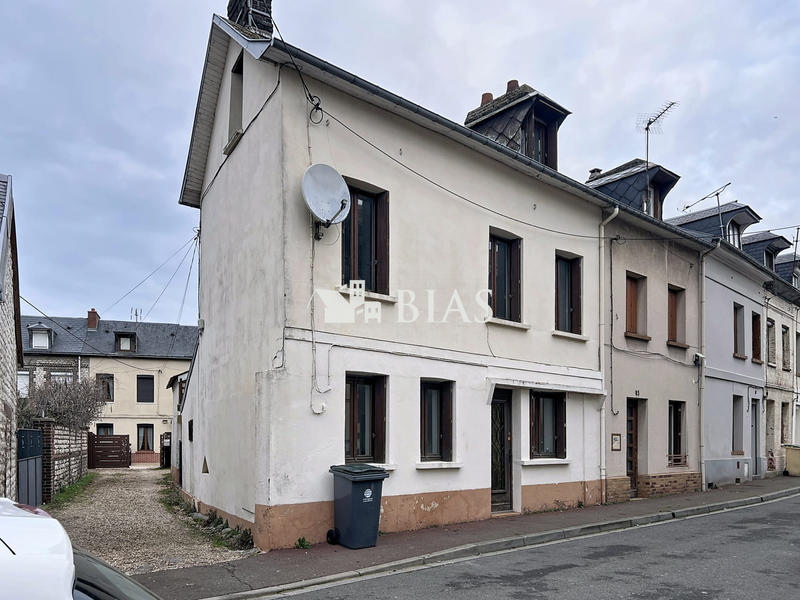 Maison - 80 m² - 5 pièces