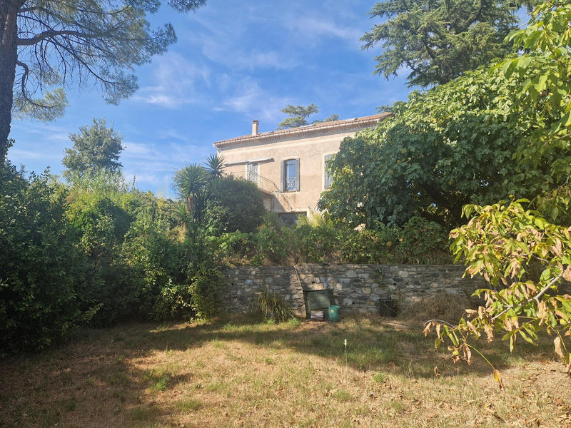 Maison - 280 m² - 9 pièces