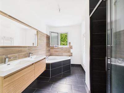 Maison - 103 m² - 4 pièces