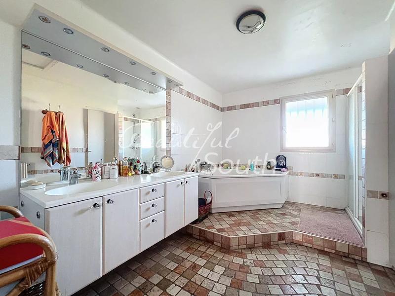 Maison - 278 m² - 8 pièces