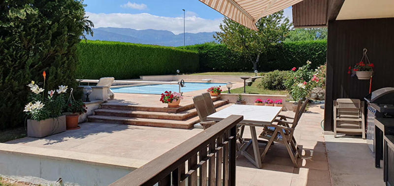 Maison - 245 m² - 9 pièces