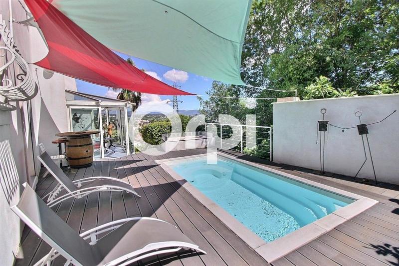 Maison - 200 m² - 5 pièces