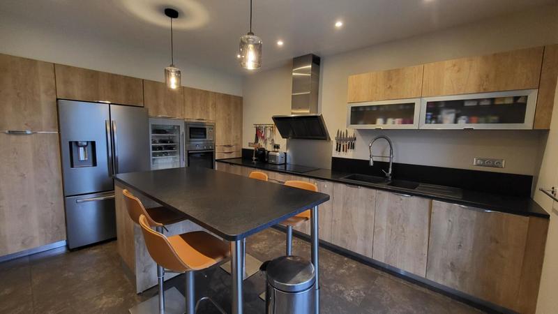 Maison - 300 m² - 8 pièces