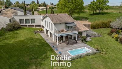 Maison - 210 m² - 6 pièces