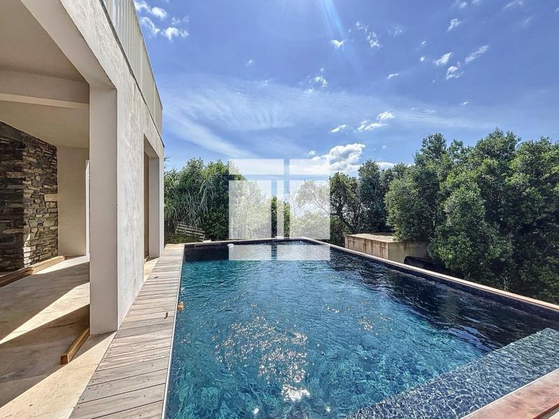 Villa - 200 m² - 9 pièces