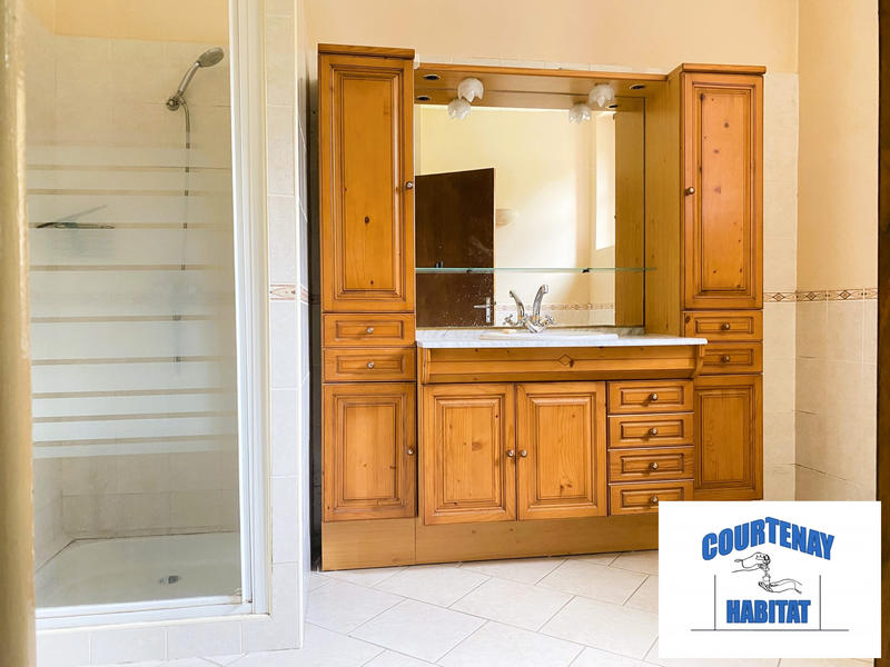 Maison traditionnelle - 211 m² - 7 pièces