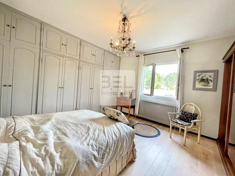 Maison - 250 m² - 9 pièces