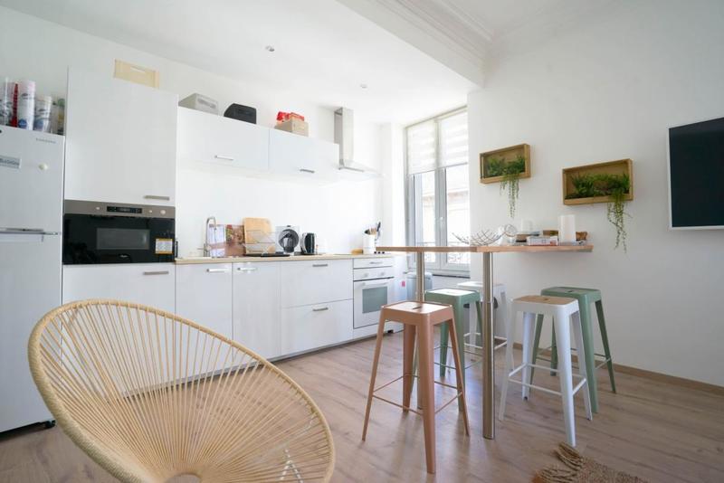 Appartement - 90 m² - 6 pièces