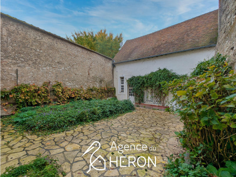 Maison - 204 m² - 8 pièces