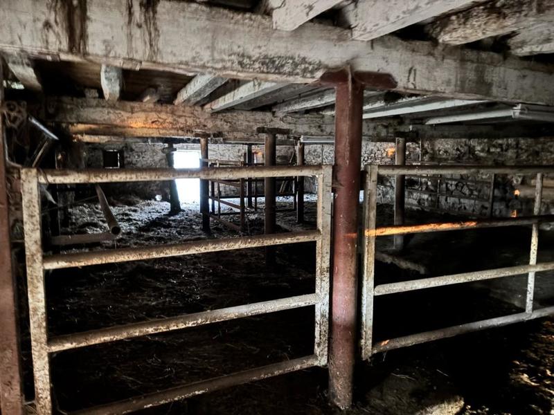 Grange - 600 m² - 1 pièce