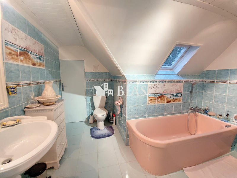 Maison traditionnelle - 150 m² - 6 pièces