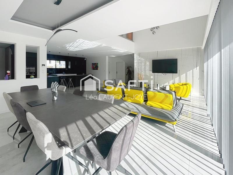 Maison - 237 m² - 7 pièces