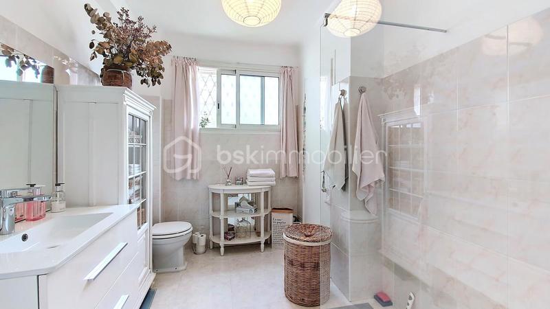 Appartement - 82 m² - 3 pièces