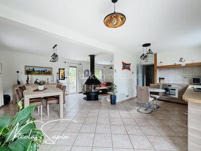 Maison - 144 m² - 7 pièces