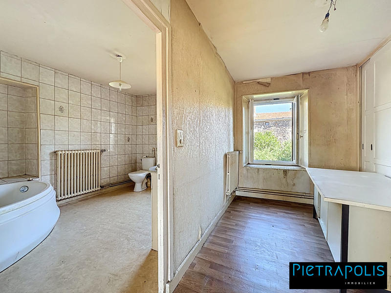 Maison ancienne - 235 m² - 4 pièces