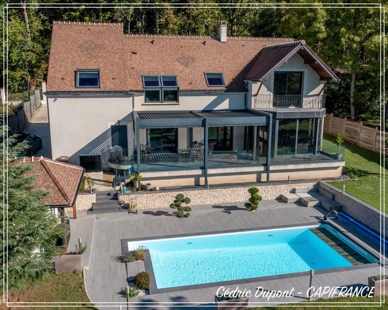 Maison - 285 m² - 8 pièces
